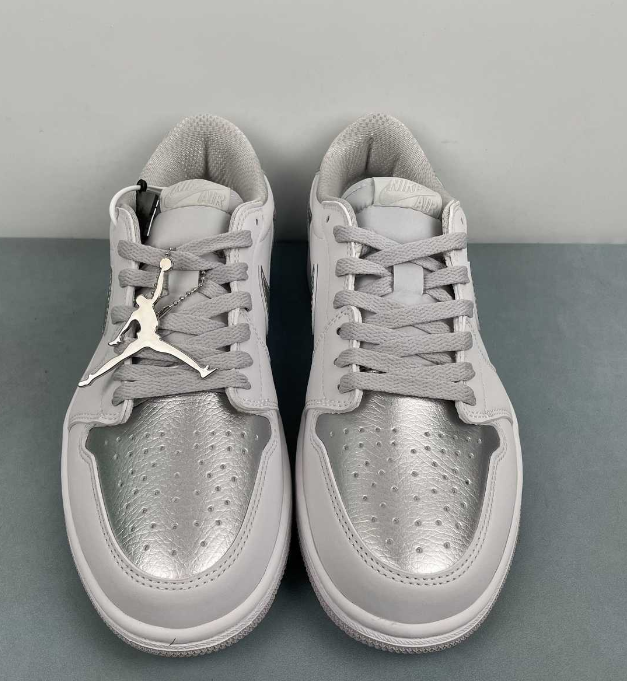 Air Jordan 1 Low Retro OG "Metallic Silver"